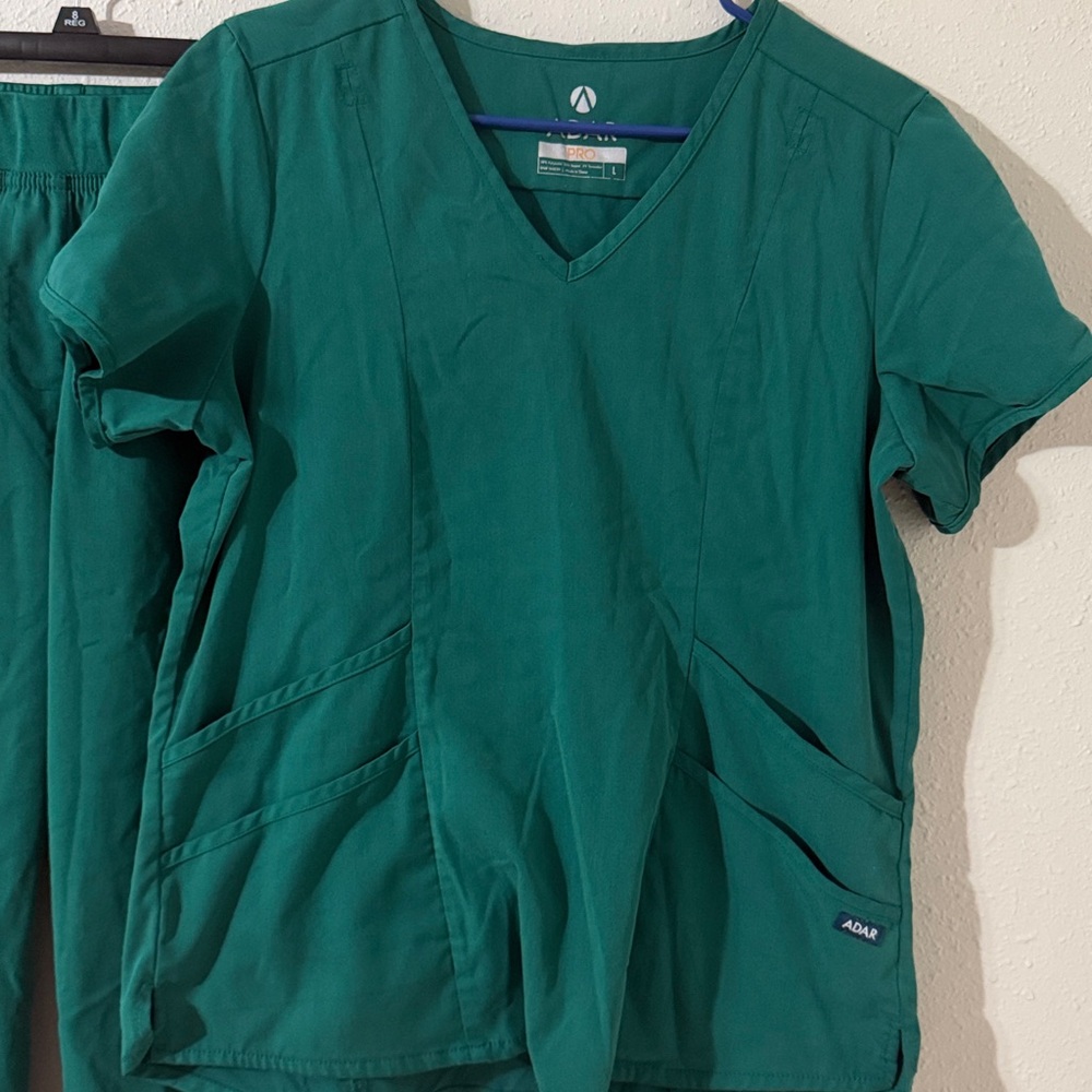 Adar Large Green Scrub Set - Picture 2 of 7